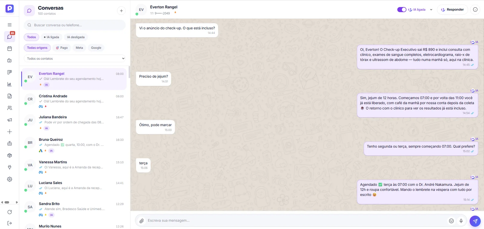 Inbox do PacientIA: conversa de WhatsApp em que a IA informa preço, preparo e agenda a consulta
